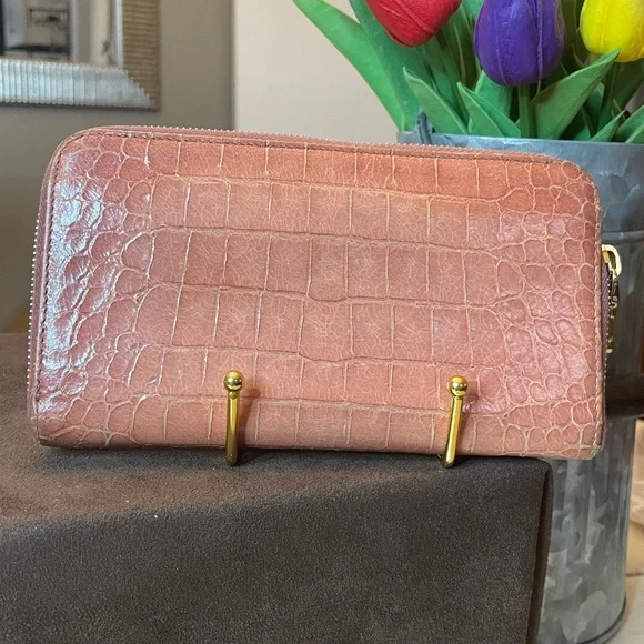 Miu Miu Croc-Embossed Leather Wallet - Pink